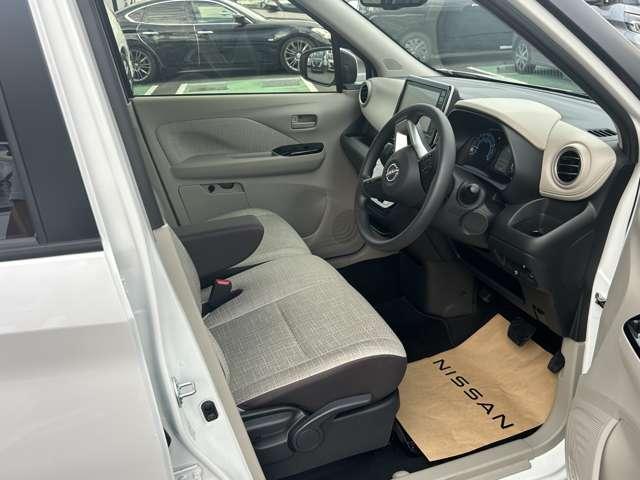 デイズ X 当社試乗車UP 純正9インチナビ 全周囲カメラ LEDヘッドランプ フルセグテレビ コーナーソナー オートマチックハイビーム 踏み間違え防止 禁煙 横滑防止装置 スマートキー イモビライザー(11枚目)