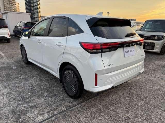 ノート Ｘ　９インチナビ　リアカメラ　ドラレコ（フロント＆車室内）　ＬＥＤヘッドライト　地デジフルセグ　衝突被害軽減ブレ－キ　前後センサー　横滑防止装置　オートマチックハイビーム　レーンアシスト　ワンオーナー（3枚目）