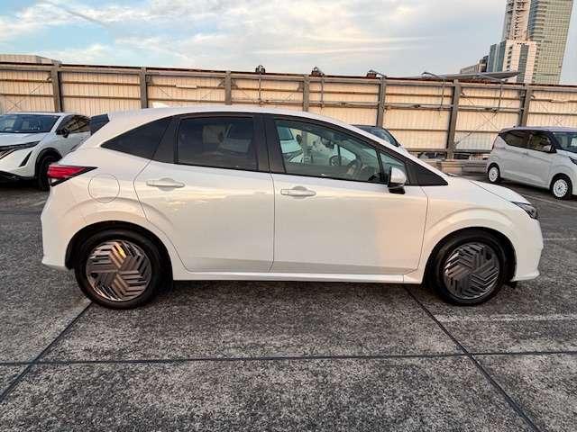 ノート Ｘ　９インチナビ　リアカメラ　ドラレコ（フロント＆車室内）　ＬＥＤヘッドライト　地デジフルセグ　衝突被害軽減ブレ－キ　前後センサー　横滑防止装置　オートマチックハイビーム　レーンアシスト　ワンオーナー（6枚目）