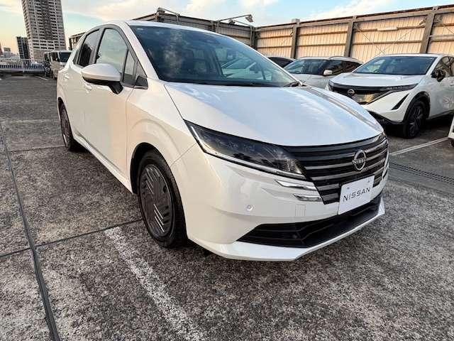 ノート Ｘ　９インチナビ　リアカメラ　ドラレコ（フロント＆車室内）　ＬＥＤヘッドライト　地デジフルセグ　衝突被害軽減ブレ－キ　前後センサー　横滑防止装置　オートマチックハイビーム　レーンアシスト　ワンオーナー（7枚目）