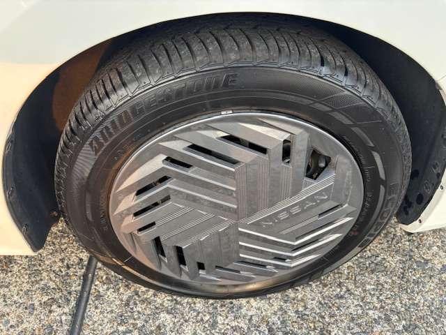 ノート Ｘ　９インチナビ　リアカメラ　ドラレコ（フロント＆車室内）　ＬＥＤヘッドライト　地デジフルセグ　衝突被害軽減ブレ－キ　前後センサー　横滑防止装置　オートマチックハイビーム　レーンアシスト　ワンオーナー（10枚目）