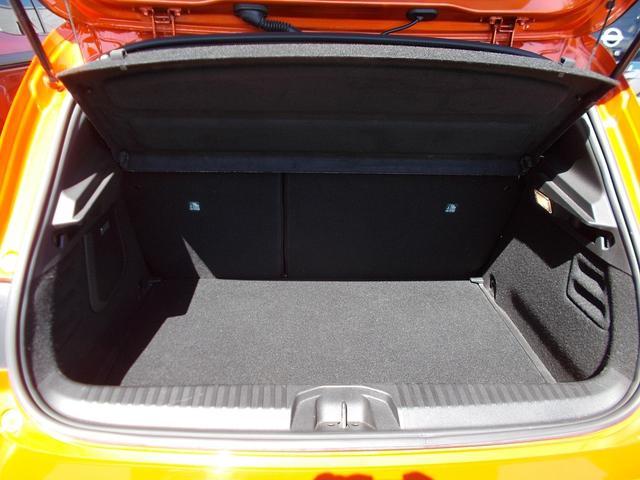 ルーテシア インテンス テックパック クリアランスソナー オートクルーズコントロール レーンアシスト 衝突被害軽減システム アルミホイール LEDヘッドランプ 革シート スマートキー アイドリングストップ シートヒーター AT(13枚目)