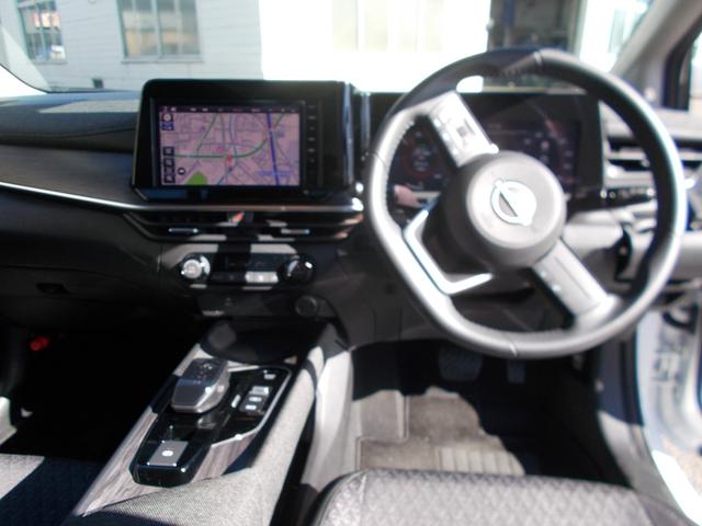 オーラ Ｇ　ナビ　クリアランスソナー　衝突被害軽減システム　アルミホイール　ＬＥＤヘッドランプ　パワーシート　スマートキー　アイドリングストップ　ＣＶＴ　盗難防止システム　衝突安全ボディ　ＡＢＳ　ＥＳＣ　エアコン（2枚目）