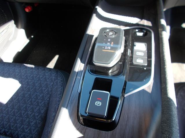 オーラ Ｇ　ナビ　クリアランスソナー　衝突被害軽減システム　アルミホイール　ＬＥＤヘッドランプ　パワーシート　スマートキー　アイドリングストップ　ＣＶＴ　盗難防止システム　衝突安全ボディ　ＡＢＳ　ＥＳＣ　エアコン（6枚目）