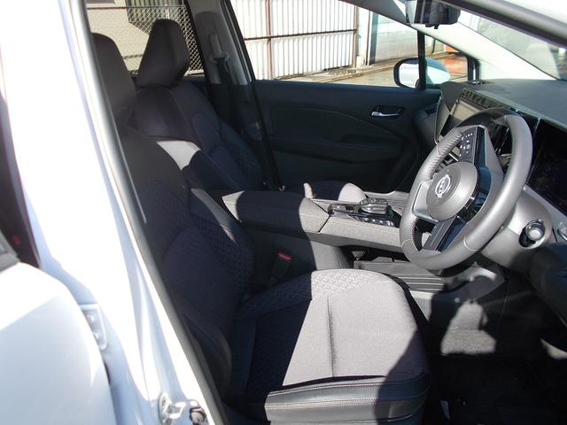 オーラ Ｇ　ナビ　クリアランスソナー　衝突被害軽減システム　アルミホイール　ＬＥＤヘッドランプ　パワーシート　スマートキー　アイドリングストップ　ＣＶＴ　盗難防止システム　衝突安全ボディ　ＡＢＳ　ＥＳＣ　エアコン（7枚目）