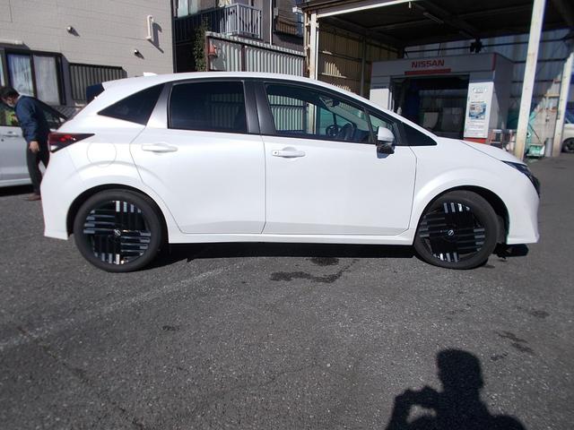 オーラ Ｇ　ナビ　クリアランスソナー　衝突被害軽減システム　アルミホイール　ＬＥＤヘッドランプ　パワーシート　スマートキー　アイドリングストップ　ＣＶＴ　盗難防止システム　衝突安全ボディ　ＡＢＳ　ＥＳＣ　エアコン（11枚目）