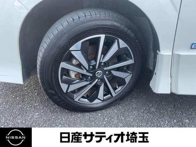 セレナ ｅ－パワー　ハイウェイスターＶ　ワンオーナー・純正ナビ・プロパイロット付　エマジェンシーブレーキ　地デジ　パーキングセンサー　３列シート　ウォークスルー　横滑り防止機能　スマキー　バックカメラ　禁煙　ＬＥＤ　レーンアシスト（9枚目）