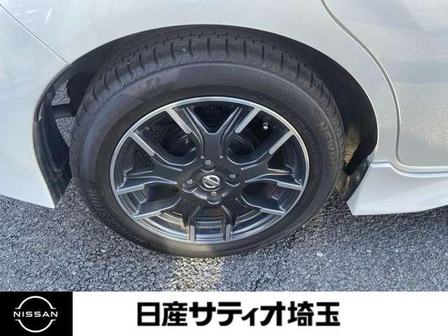 ノート e-パワーニスモ アラウンドビュー 純正メモリーナビ 地デジ 横滑り防止機能 Aストップ Bカメラ レーンアシスト フルオートエアコン スマートキープッシュスタート Wエアバッグ 禁煙車 アルミ(7枚目)
