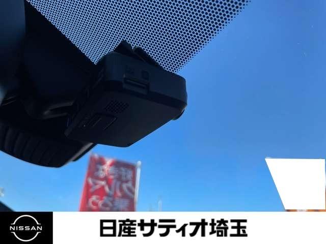 ノート e-パワーニスモ アラウンドビュー 純正メモリーナビ 地デジ 横滑り防止機能 Aストップ Bカメラ レーンアシスト フルオートエアコン スマートキープッシュスタート Wエアバッグ 禁煙車 アルミ(18枚目)