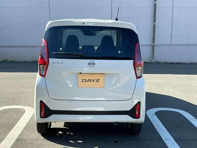 デイズ Ｘ　ディーラーナビ　アラウンドビューモニター搭載　フルセグテレビ　コーナーソナー　オートマチックハイビーム　踏み間違え防止　禁煙　横滑防止装置　スマートキー　イモビライザー　１オーナー　ＰＳ（4枚目）