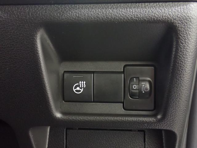 スペーシアカスタム ハイブリッドＸＳターボ　ブラック２トーンルーフ！　オーディオレス　元弊社社有車！後席両側電動パワースライドドア　車線維持支援　アダプティブクルーズコントロール　後席オットマン　前方・後方衝突軽減ブレーキ　フルオートエアコン　シーケンシャルウィンカー（19枚目）