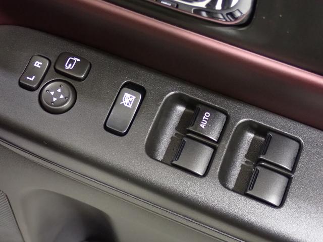 スペーシアカスタム ハイブリッドＸＳターボ　ブラック２トーンルーフ！　オーディオレス　元弊社社有車！後席両側電動パワースライドドア　車線維持支援　アダプティブクルーズコントロール　後席オットマン　前方・後方衝突軽減ブレーキ　フルオートエアコン　シーケンシャルウィンカー（21枚目）