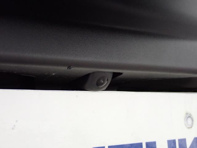 「バックモニター」装備！シフトレバーをＲにするとクルマの後部の映像を映し出します。運転席から見えない所も見えちゃうので、安心！