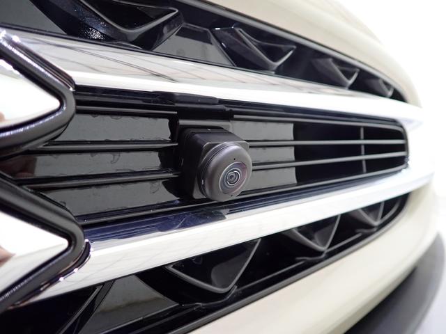 「全方位モニター用カメラパッケージ」装着車！対応ナビを装着すれば、４つのカメラでクルマを真上から見たような映像などを映し出します。運転席から見えない所も見えちゃいますので、後退駐車もラクラク！