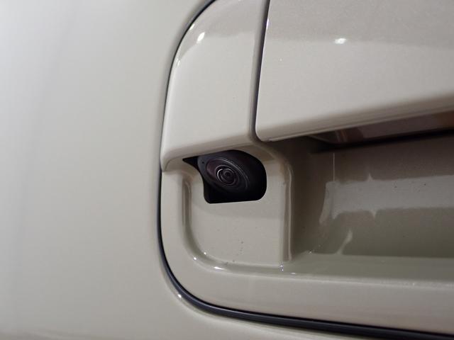 「全方位モニター用カメラパッケージ」装着車！対応ナビを装着すれば、４つのカメラでクルマを真上から見たような映像などを映し出します。運転席から見えない所も見えちゃいますので、後退駐車もラクラク！