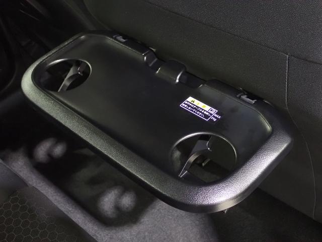 こんなところにもドリンクホルダーが！純正で付いていると車内にマッチしてます！新たに購入する必要が無いのも嬉しいですね！