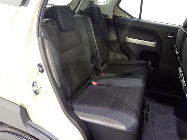 【後部座席】後部座席に乗る方が極力疲れないよう、足元を広く設計されています！長距離ドライブもばっちりですよ♪