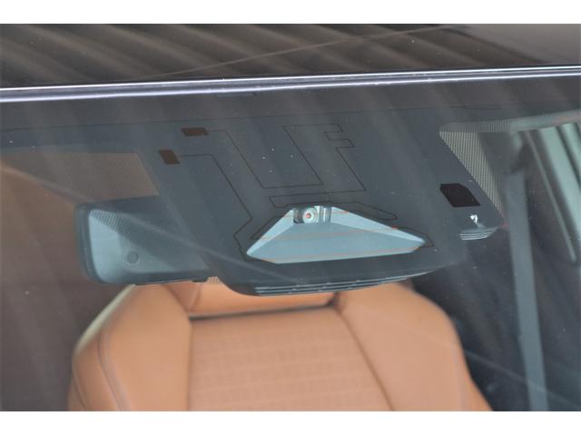 �A�C�T�C�g�̓X�e���I�J�����ɂ��F���Ɛ���ɂ���āA�N���}����s�ҁA�����Ȃǂ����ʁA�J���[�摜�ɂ��u���[�L�����v�̔F���ȂǁA������V�[���ł�荂�x�ȉ^�]�x�����������Ă��܂��B