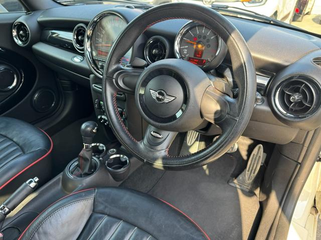 ＭＩＮＩ ジョンクーパーワークス　ドライブレコーダー　ＥＴＣ　アルミホイール　ＨＩＤ　キーレスエントリー　シートヒーター　ＡＴ　盗難防止システム　ＡＢＳ　ＥＳＣ　ＣＤ（2枚目）