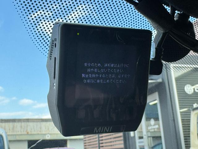 ＭＩＮＩ ジョンクーパーワークス　ドライブレコーダー　ＥＴＣ　アルミホイール　ＨＩＤ　キーレスエントリー　シートヒーター　ＡＴ　盗難防止システム　ＡＢＳ　ＥＳＣ　ＣＤ（4枚目）
