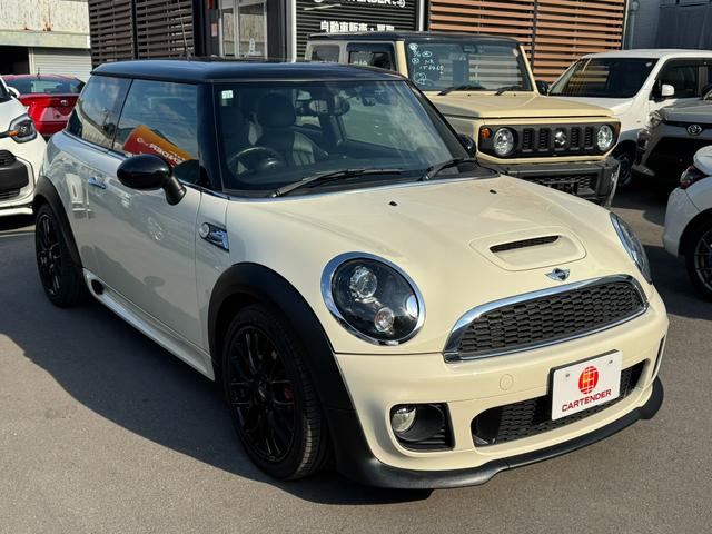 ＭＩＮＩ ジョンクーパーワークス　ドライブレコーダー　ＥＴＣ　アルミホイール　ＨＩＤ　キーレスエントリー　シートヒーター　ＡＴ　盗難防止システム　ＡＢＳ　ＥＳＣ　ＣＤ（11枚目）