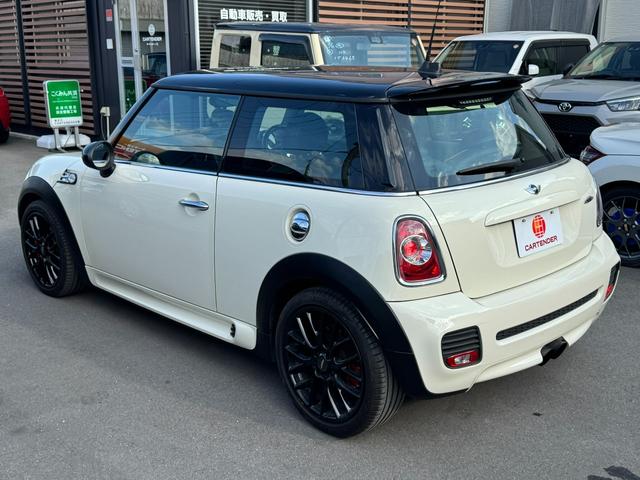 ＭＩＮＩ ジョンクーパーワークス　ドライブレコーダー　ＥＴＣ　アルミホイール　ＨＩＤ　キーレスエントリー　シートヒーター　ＡＴ　盗難防止システム　ＡＢＳ　ＥＳＣ　ＣＤ（15枚目）