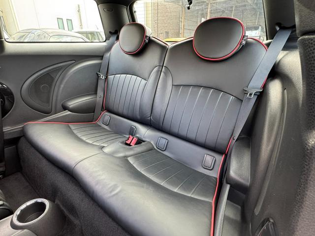 ＭＩＮＩ ジョンクーパーワークス　ドライブレコーダー　ＥＴＣ　アルミホイール　ＨＩＤ　キーレスエントリー　シートヒーター　ＡＴ　盗難防止システム　ＡＢＳ　ＥＳＣ　ＣＤ（26枚目）