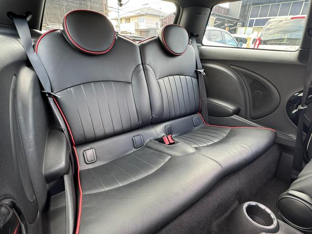 ＭＩＮＩ ジョンクーパーワークス　ドライブレコーダー　ＥＴＣ　アルミホイール　ＨＩＤ　キーレスエントリー　シートヒーター　ＡＴ　盗難防止システム　ＡＢＳ　ＥＳＣ　ＣＤ（27枚目）