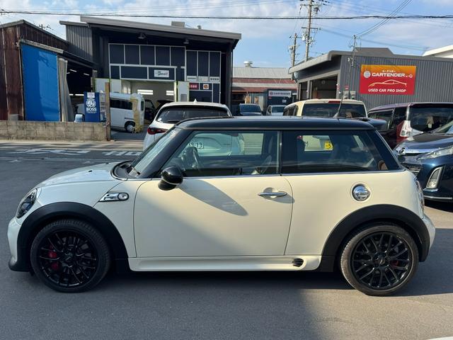 ＭＩＮＩ ジョンクーパーワークス　ドライブレコーダー　ＥＴＣ　アルミホイール　ＨＩＤ　キーレスエントリー　シートヒーター　ＡＴ　盗難防止システム　ＡＢＳ　ＥＳＣ　ＣＤ（29枚目）