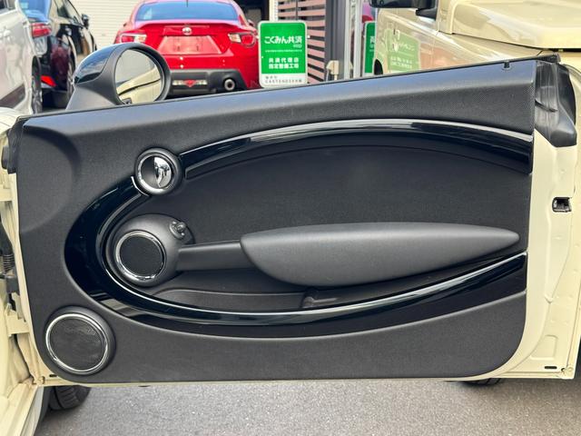 ＭＩＮＩ ジョンクーパーワークス　ドライブレコーダー　ＥＴＣ　アルミホイール　ＨＩＤ　キーレスエントリー　シートヒーター　ＡＴ　盗難防止システム　ＡＢＳ　ＥＳＣ　ＣＤ（30枚目）