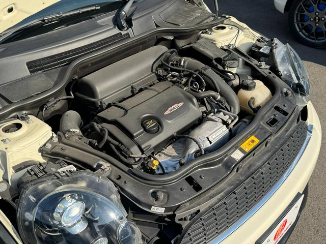 ＭＩＮＩ ジョンクーパーワークス　ドライブレコーダー　ＥＴＣ　アルミホイール　ＨＩＤ　キーレスエントリー　シートヒーター　ＡＴ　盗難防止システム　ＡＢＳ　ＥＳＣ　ＣＤ（31枚目）