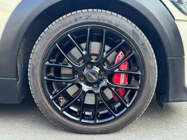 ＭＩＮＩ ジョンクーパーワークス　ドライブレコーダー　ＥＴＣ　アルミホイール　ＨＩＤ　キーレスエントリー　シートヒーター　ＡＴ　盗難防止システム　ＡＢＳ　ＥＳＣ　ＣＤ（40枚目）