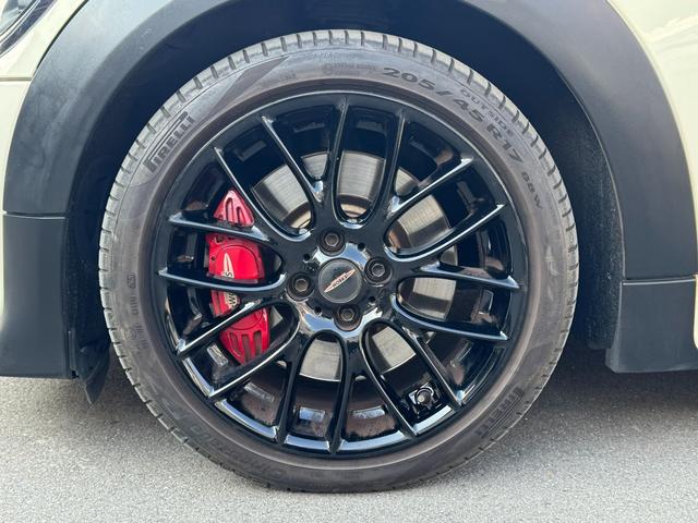 ＭＩＮＩ ジョンクーパーワークス　ドライブレコーダー　ＥＴＣ　アルミホイール　ＨＩＤ　キーレスエントリー　シートヒーター　ＡＴ　盗難防止システム　ＡＢＳ　ＥＳＣ　ＣＤ（41枚目）