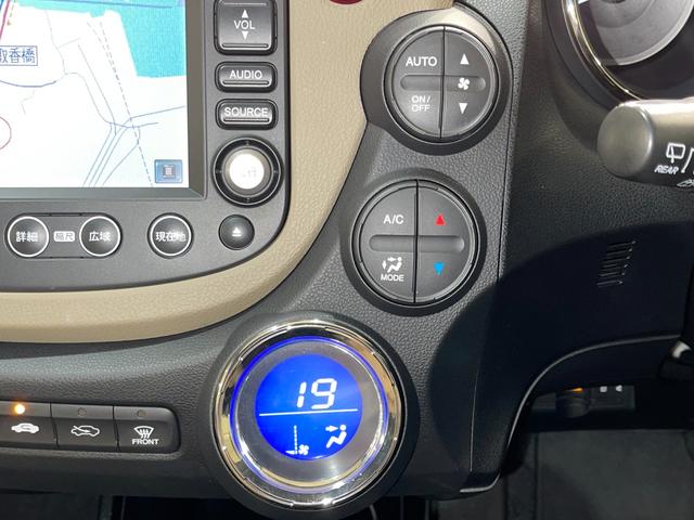 ハイブリッド・スマートセレクション ハイブリッド ETC バックカメラ ナビ TV オートクルーズコントロール オートライト HID スマートキー アイドリングストップ 電動格納ミラー 盗難防止システム(14枚目)