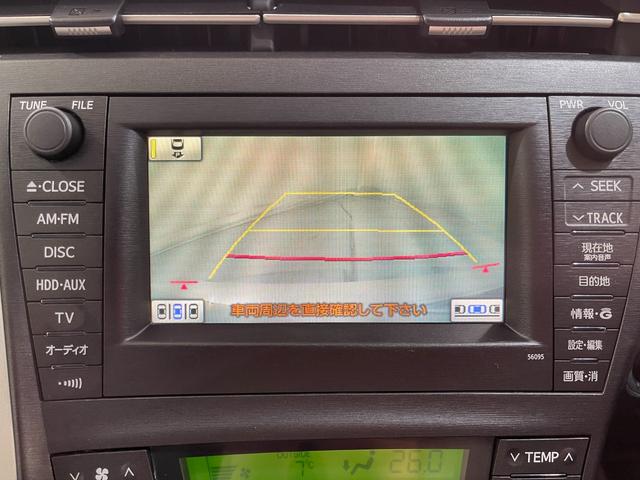 プリウス Ｓ　ＥＴＣ　パークアシスト　バックカメラ　ナビ　アルミホイール　オートライト　ＣＶＴ　スマートキー　アイドリングストップ　盗難防止システム　ＣＤ　ＤＶＤ再生　パワーウインドウ　電動格納ミラー（8枚目）