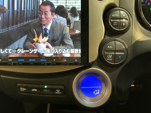 スマートセレクション　ワンオーナー　ＥＴＣ　バックカメラ　ナビ　ＴＶ　オートクルーズコントロール　スマートキー　電動格納ミラー　ＣＶＴ　盗難防止システム　衝突安全ボディ　ＣＤ　ＤＶＤ再生　ＡＢＳ　ＥＳＣ　エアコン(13枚目)