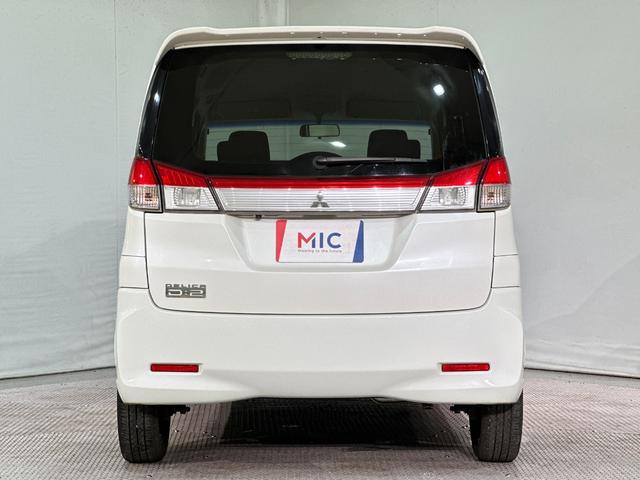 デリカＤ：２ Ｓ　バックカメラ　両側電動スライドドア　アルミホイール　オートライト　ＨＩＤ　スマートキー　電動格納ミラー　ＣＶＴ　盗難防止システム　衝突安全ボディ　ＡＢＳ　ＣＤ　ＤＶＤ再生　エアコン　エアバッグ（22枚目）