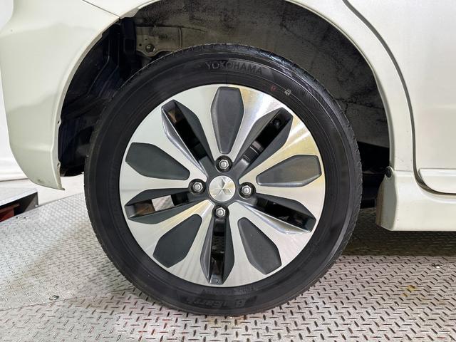 デリカＤ：２ Ｓ　バックカメラ　両側電動スライドドア　アルミホイール　オートライト　ＨＩＤ　スマートキー　電動格納ミラー　ＣＶＴ　盗難防止システム　衝突安全ボディ　ＡＢＳ　ＣＤ　ＤＶＤ再生　エアコン　エアバッグ（41枚目）