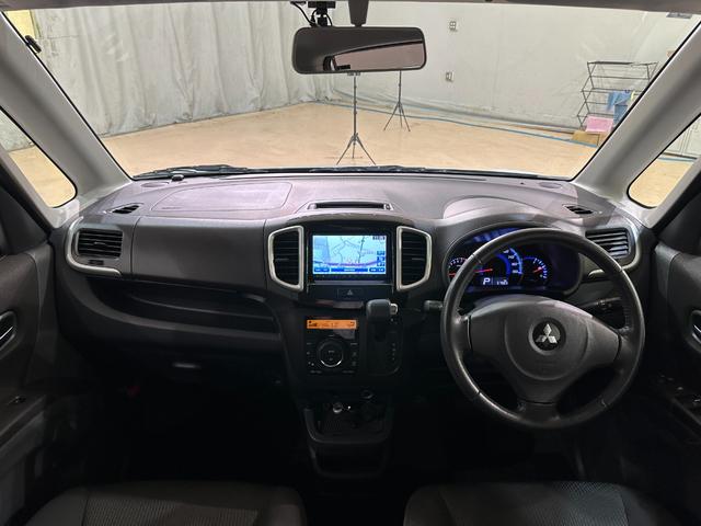 デリカＤ：２ Ｓ　ＥＴＣ　ナビ　ＴＶ　両側電動スライドドア　オートライト　ＨＩＤ　スマートキー　電動格納ミラー　ＣＶＴ　アルミホイール　ＣＤ　パワーウインドウ　パワーステアリング　エアバッグ（6枚目）