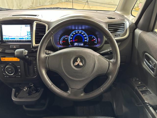 デリカＤ：２ Ｓ　ＥＴＣ　ナビ　ＴＶ　両側電動スライドドア　オートライト　ＨＩＤ　スマートキー　電動格納ミラー　ＣＶＴ　アルミホイール　ＣＤ　パワーウインドウ　パワーステアリング　エアバッグ（7枚目）