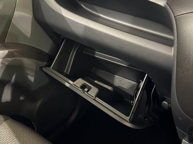デリカＤ：２ Ｓ　ＥＴＣ　ナビ　ＴＶ　両側電動スライドドア　オートライト　ＨＩＤ　スマートキー　電動格納ミラー　ＣＶＴ　アルミホイール　ＣＤ　パワーウインドウ　パワーステアリング　エアバッグ（29枚目）