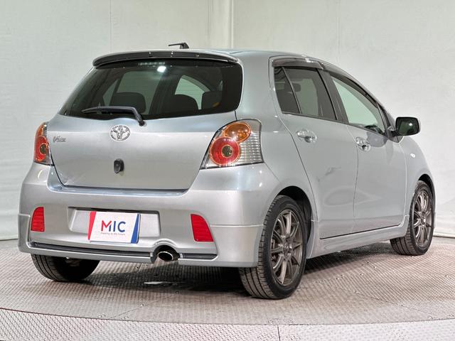 ヴィッツ ＲＳ　ＥＴＣ　ナビ　ＴＶ　アルミホイール　ＨＩＤ　スマートキー　電動格納ミラー　ＭＴ　衝突安全ボディ　ＡＢＳ　ＣＤ　ＤＶＤ再生　エアコン　パワーステアリング　パワーウィンドウ（17枚目）
