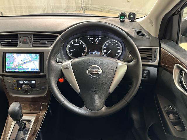 シルフィ Ｇ　ＥＴＣ　ナビ　アルミホイール　オートライト　ＨＩＤ　ＣＶＴ　スマートキー　電動格納ミラー　盗難防止システム　ＣＤ　衝突安全ボディ　ＡＢＳ　ＥＳＣ　エアコン　パワーステアリング　パワーウィンドウ（6枚目）