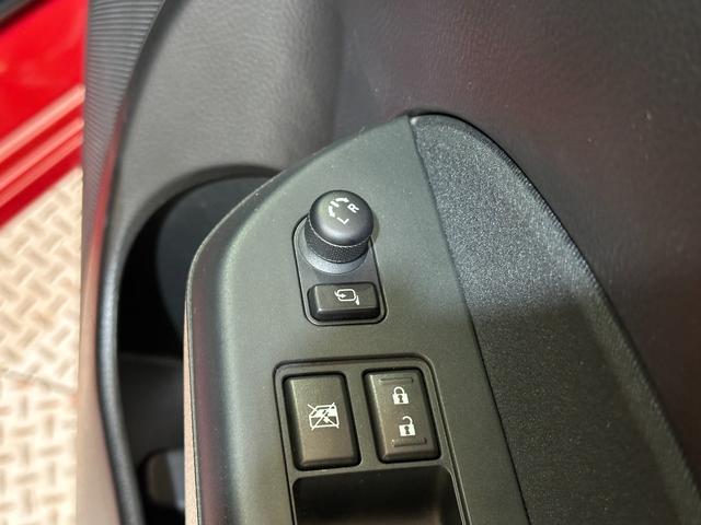 スイフト ＸＬ　ＥＴＣ　ナビ　ＴＶ　アルミホイール　オートライト　スマートキー　電動格納ミラー　ＣＶＴ　盗難防止システム　衝突安全ボディ　ＡＢＳ　ＣＤ　ＵＳＢ　エアコン　ＡＢＳ　パワーウインドウ　パワーステアリング（30枚目）