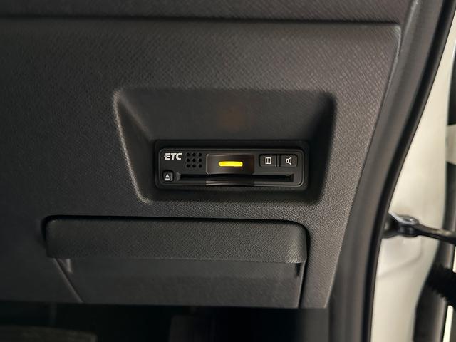 ステップワゴンスパーダ Ｚ　インターナビセレクション　ＥＴＣ　バックカメラ　ナビ　ＴＶ　オートクルーズコントロール　両側電動スライドドア　オートライト　ＨＩＤ　スマートキー　アイドリングストップ　電動格納ミラー　３列シート　ウォークスルー　ＣＶＴ（13枚目）