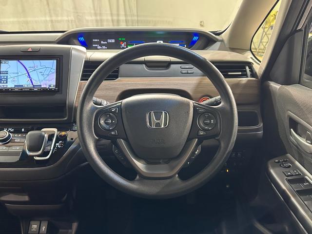 フリードハイブリッド ハイブリッド・Gホンダセンシング ETC バックカメラ ナビ クリアランスソナー アダプティブクルーズコントロール レーンアシスト 衝突被害軽減システム 両側電動スライドドア オートライト LEDヘッドランプ スマートキー USB(7枚目)