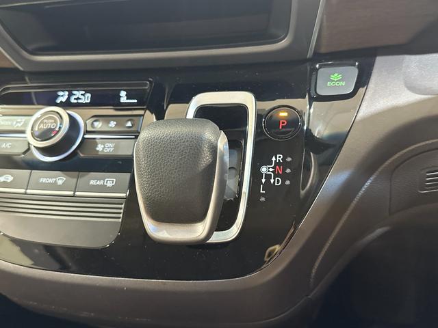 フリードハイブリッド ハイブリッド・Gホンダセンシング ETC バックカメラ ナビ クリアランスソナー アダプティブクルーズコントロール レーンアシスト 衝突被害軽減システム 両側電動スライドドア オートライト LEDヘッドランプ スマートキー USB(12枚目)