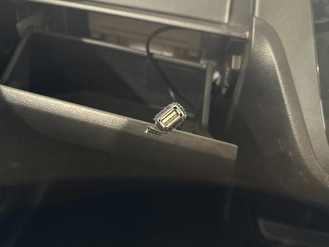 デイズルークス ハイウェイスター　ターボ　ＥＴＣ　全周囲カメラ　両側電動スライドドア　ナビ　ＴＶ　　オートライト　ＨＩＤ　スマートキー　アイドリングストップ　電動格納ミラー　ベンチシート　ＣＶＴ　ＡＢＳ　ターボ　ＡＢＳ　エアバッグ（25枚目）