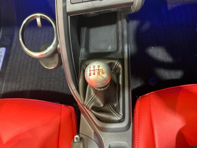 Ｓ６６０ α　オープンカー　ＥＴＣ　バックカメラ　オートクルーズコントロール　オートライト　ＬＥＤヘッドランプ　ＭＴ　スマートキー　アルミホイール　盗難防止システム　ＡＢＳ　ＥＳＣ　ＵＳＢ　エアコン　ターボ（10枚目）