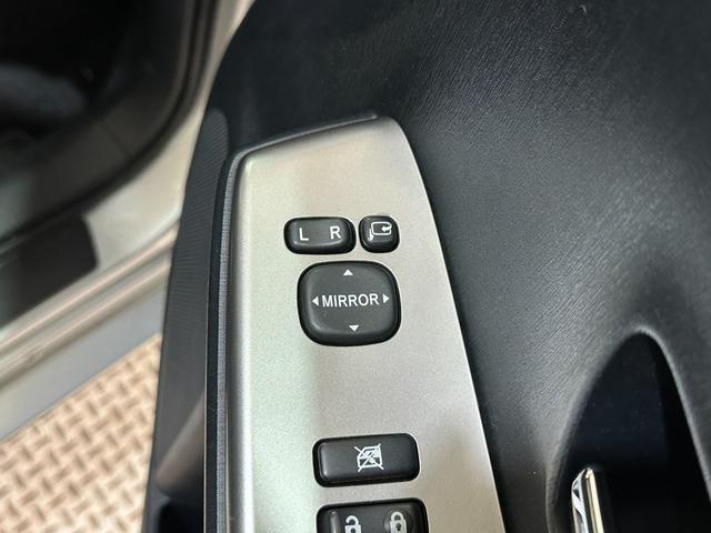 プリウスアルファ Ｓ　ＥＴＣ　バックカメラ　ナビ　ＴＶ　オートライト　後席モニター　スマートキー　電動格納ミラー　３列シート　ＣＶＴ　盗難防止システム　衝突安全ボディ　ＡＢＳ　ＥＳＣ　ＣＤ　ＤＶＤ再生（23枚目）